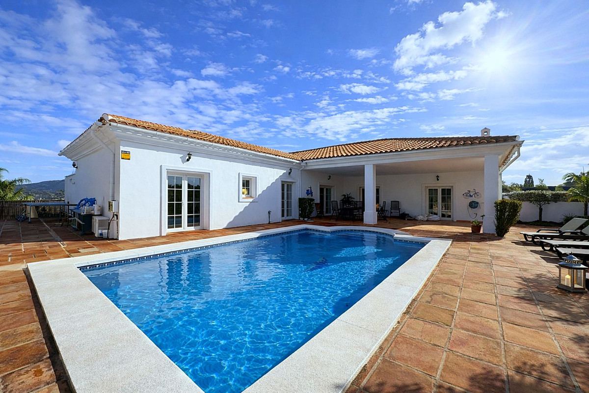 Villa for sale in Mijas