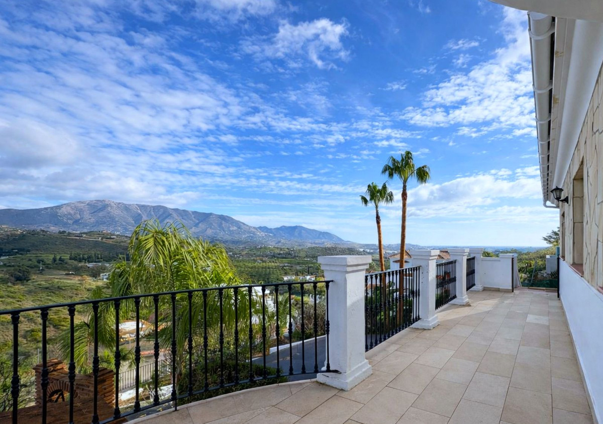 Villa for sale in Mijas