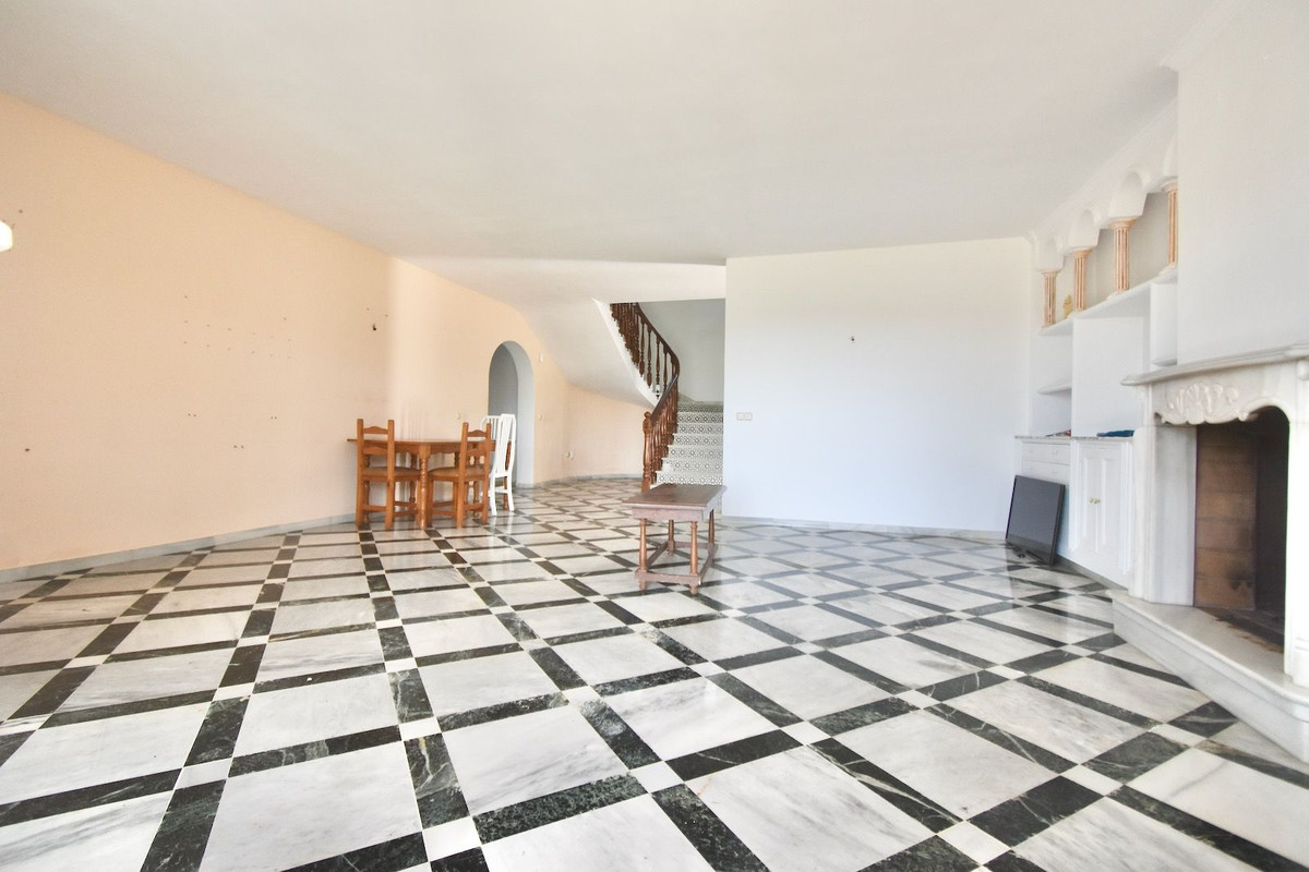 Villa for sale in Mijas