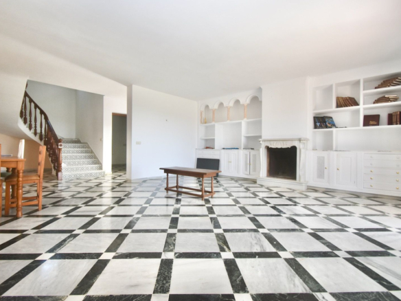 Villa for sale in Mijas