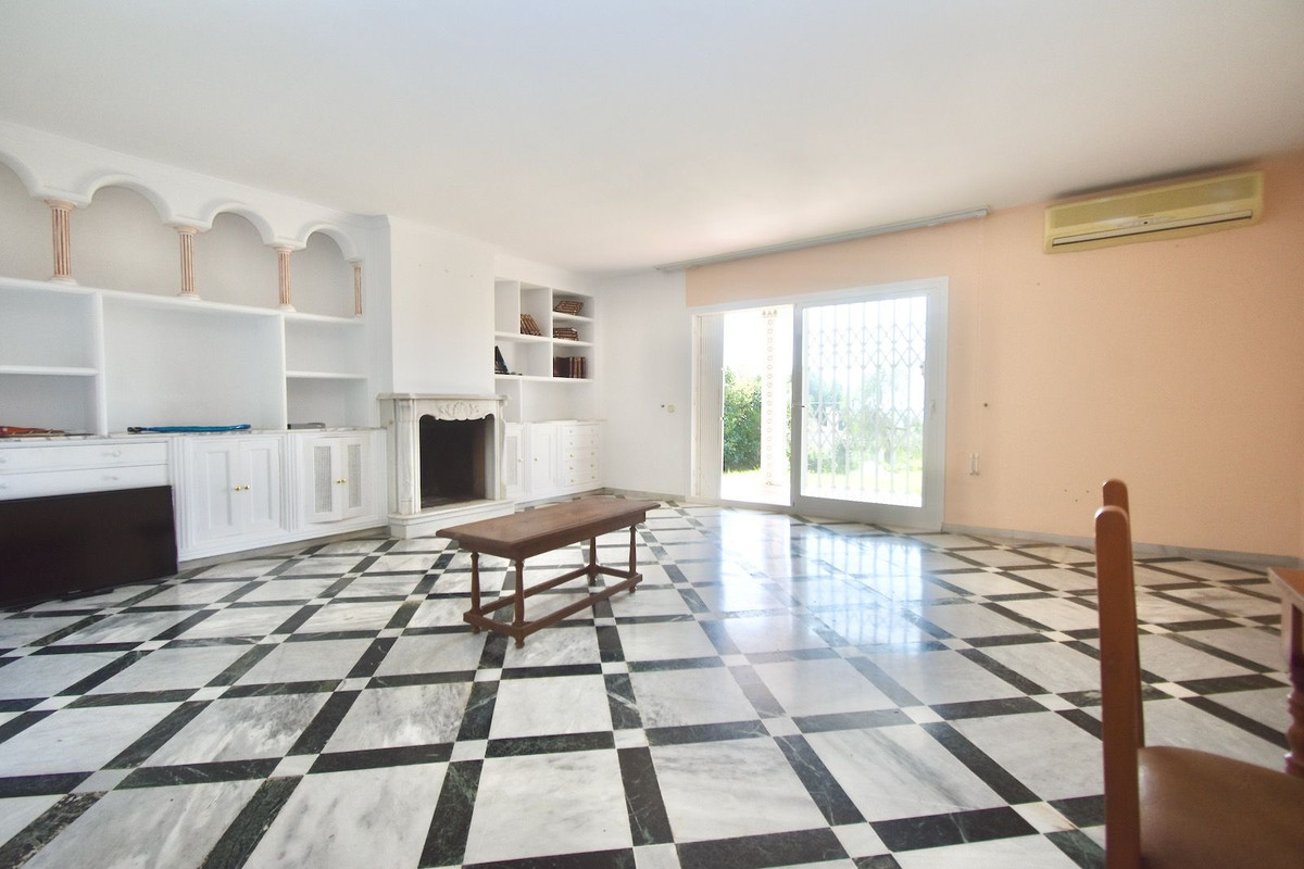 Villa for sale in Mijas