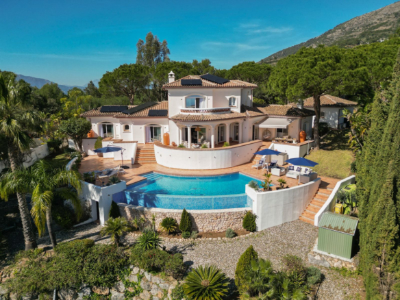 Villa for sale in Mijas