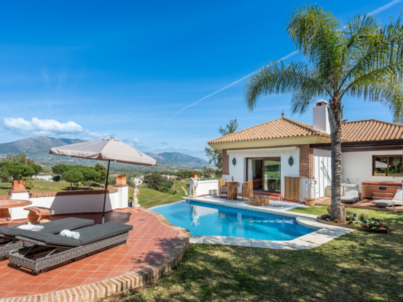 Villa for sale in Mijas