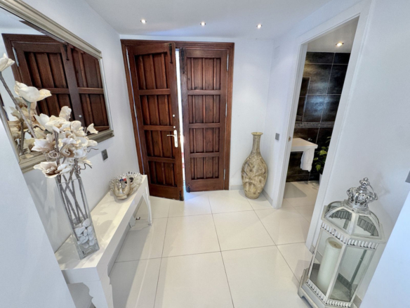 Villa for sale in Mijas