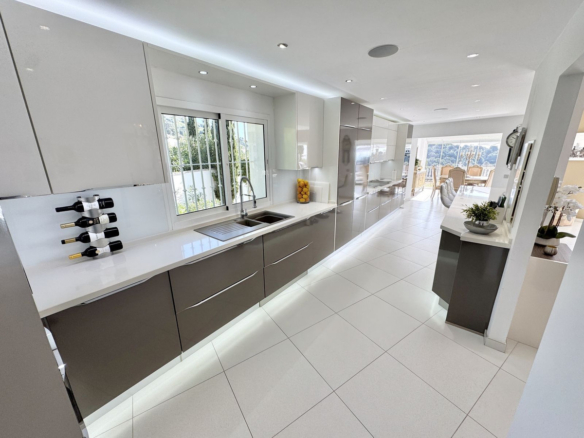 Villa for sale in Mijas