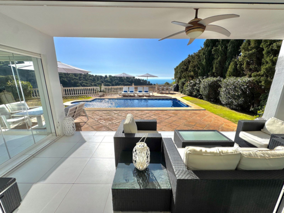 Villa for sale in Mijas