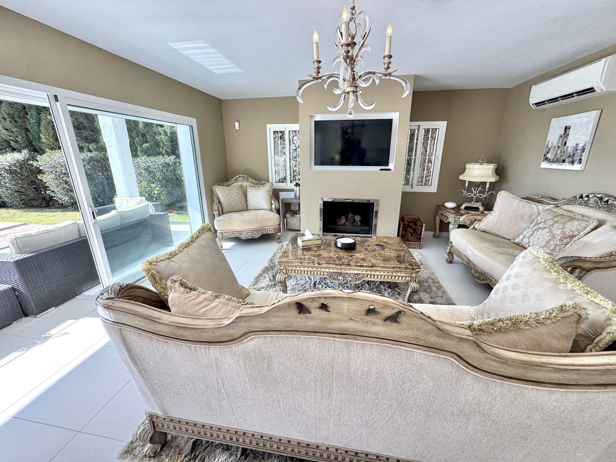 Villa for sale in Mijas