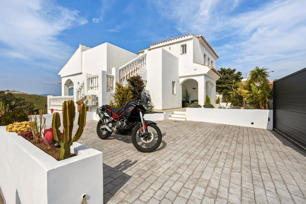 Villa for sale in Mijas