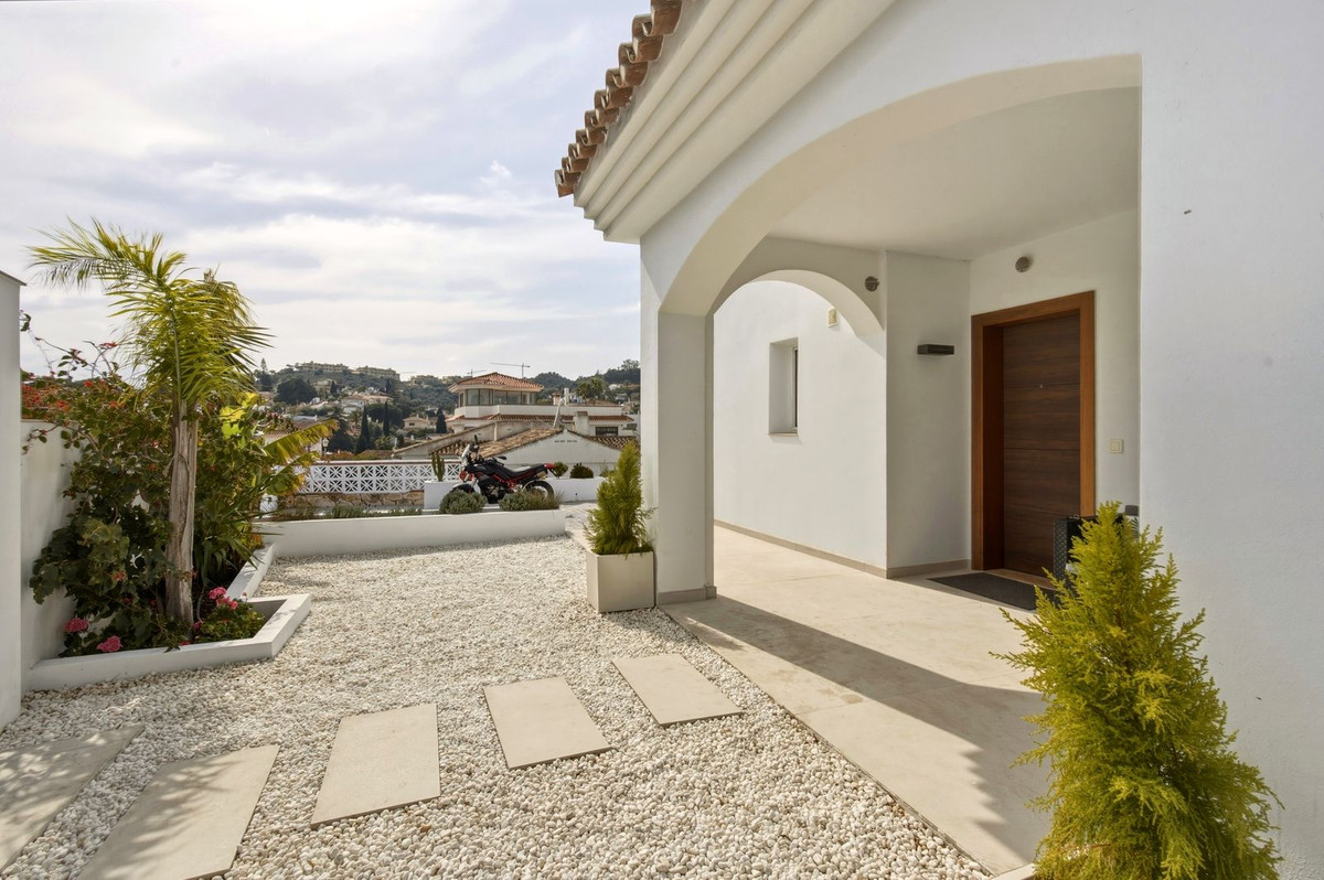 Villa for sale in Mijas