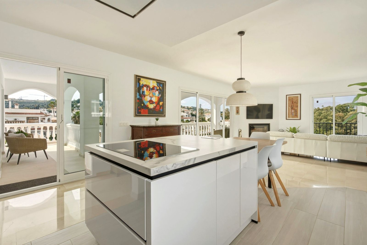 Villa for sale in Mijas