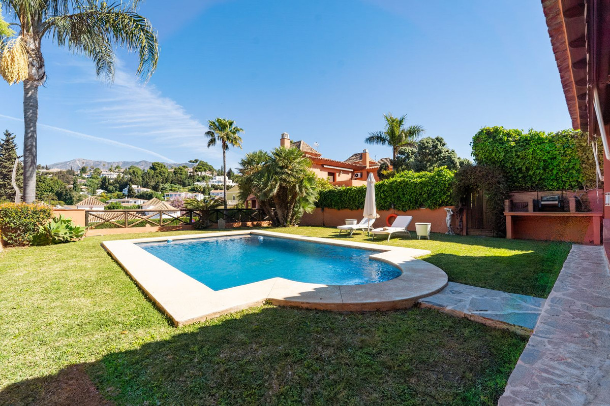 Villa for sale in Mijas