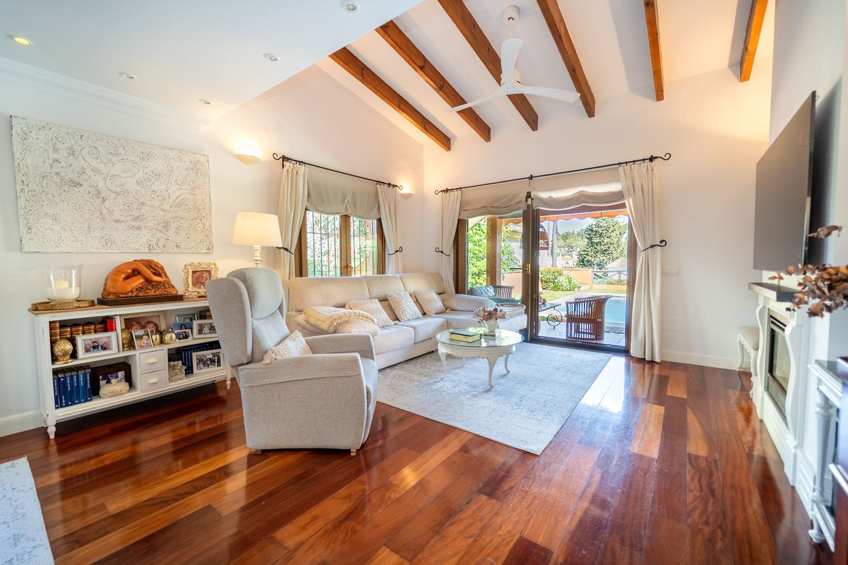 Villa for sale in Mijas