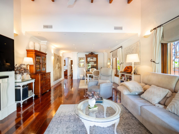 Villa for sale in Mijas