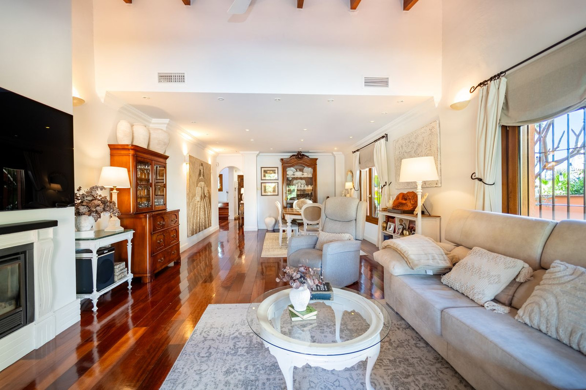 Villa for sale in Mijas