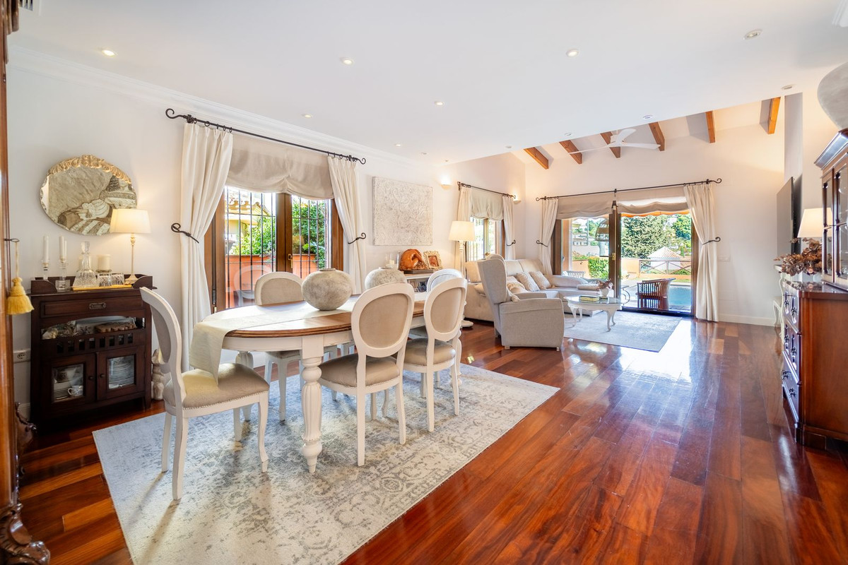 Villa for sale in Mijas