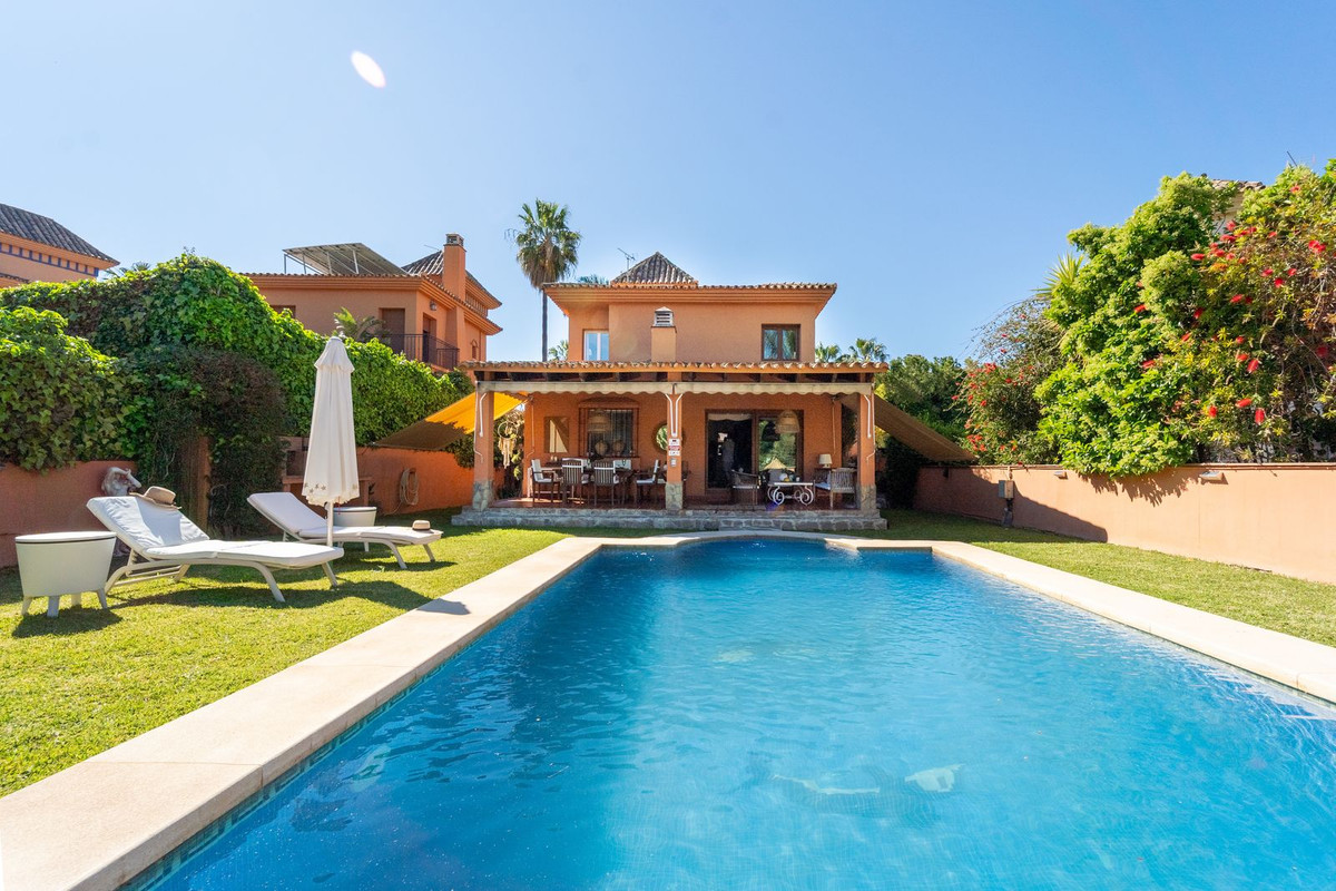 Villa for sale in Mijas