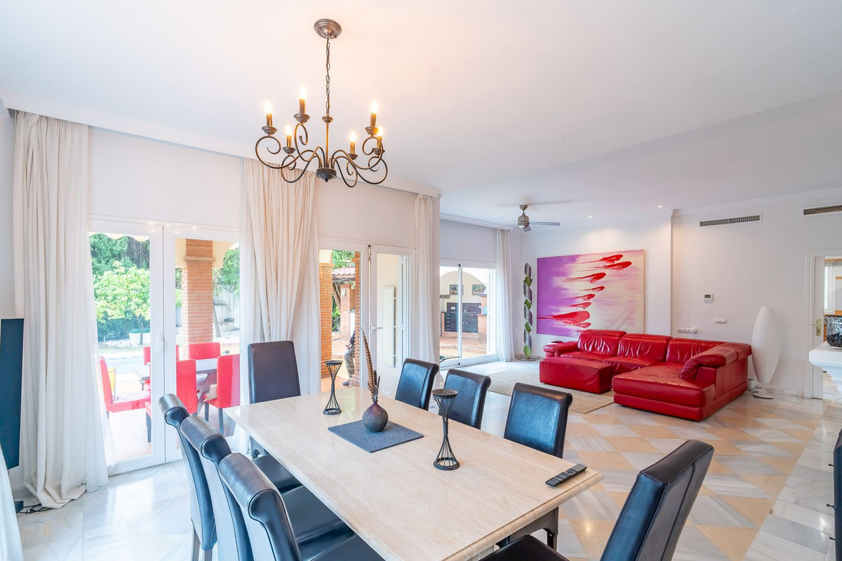Villa for sale in Mijas