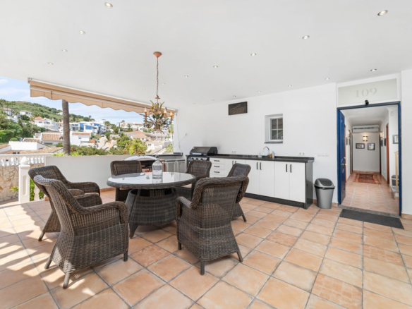 Villa for sale in Mijas