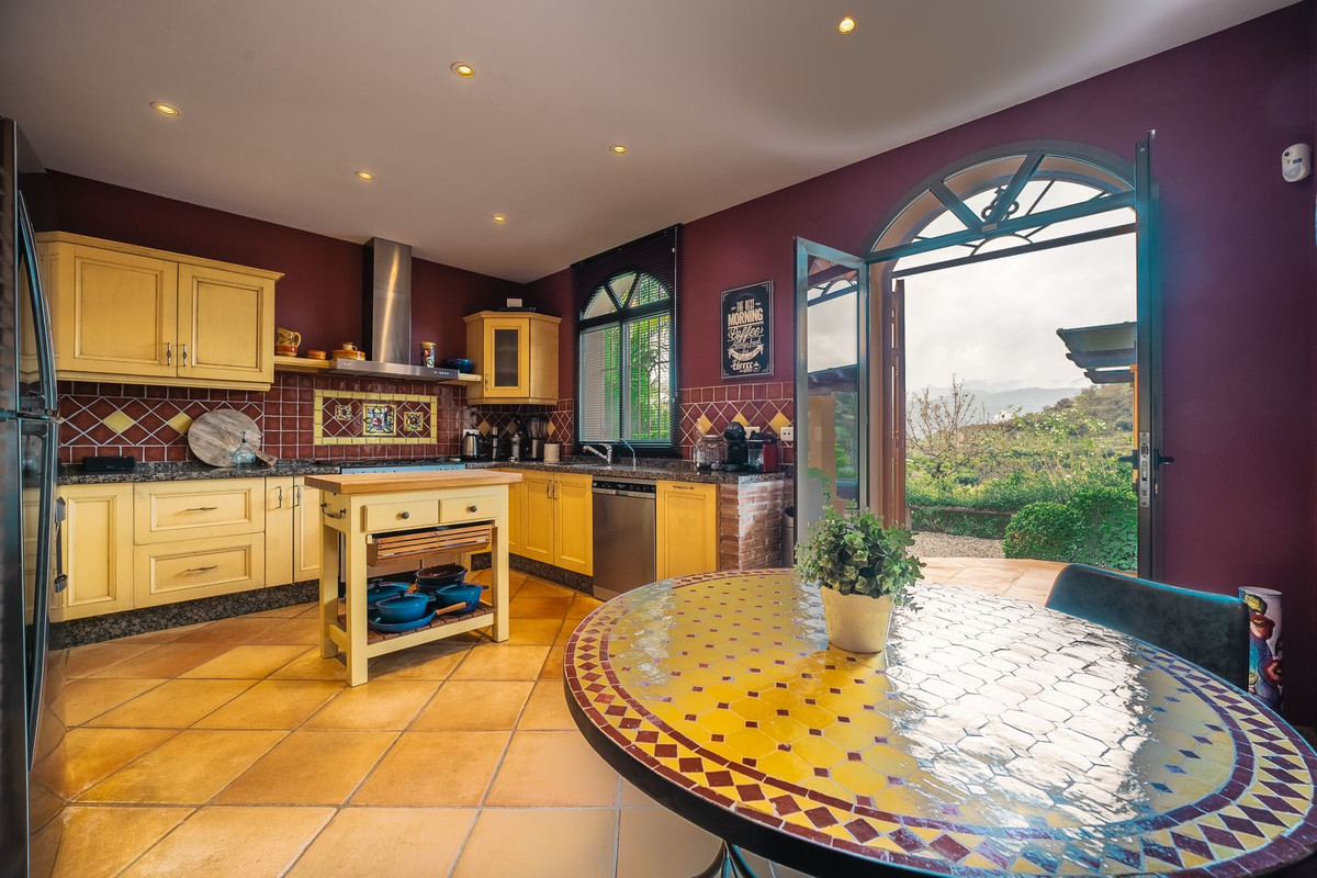 Villa for sale in Monda