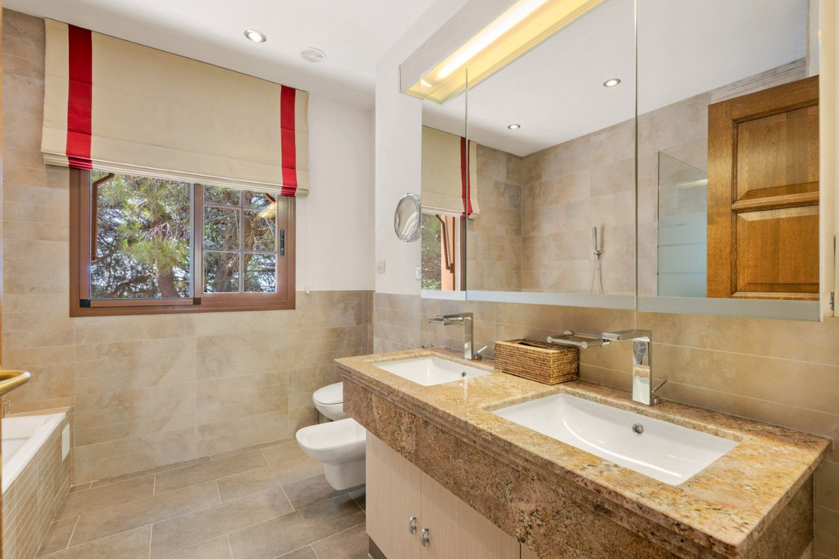 Villa for sale in Ojén