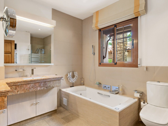 Villa for sale in Ojén