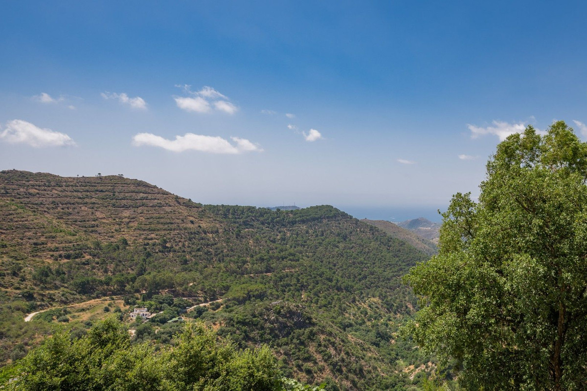 Villa for sale in Ojén