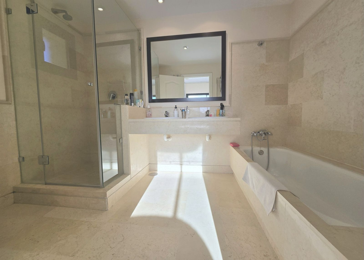 Apartment for sale in Benahavís