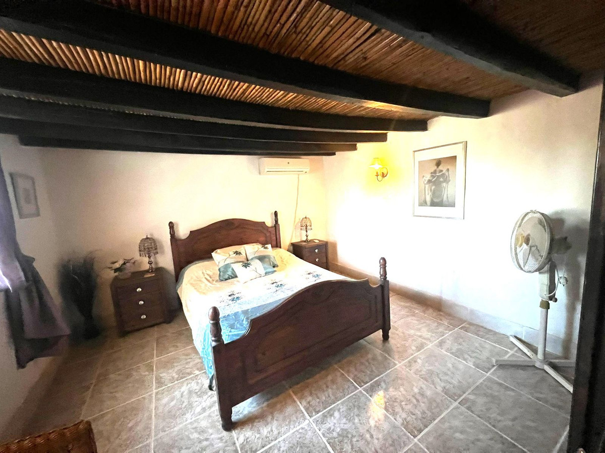Finca for sale in Coín