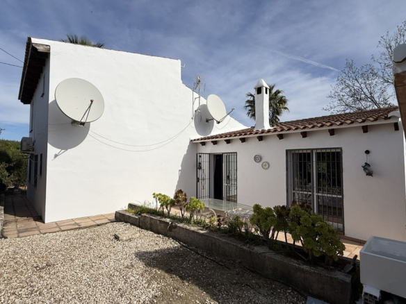 Finca for sale in Coín