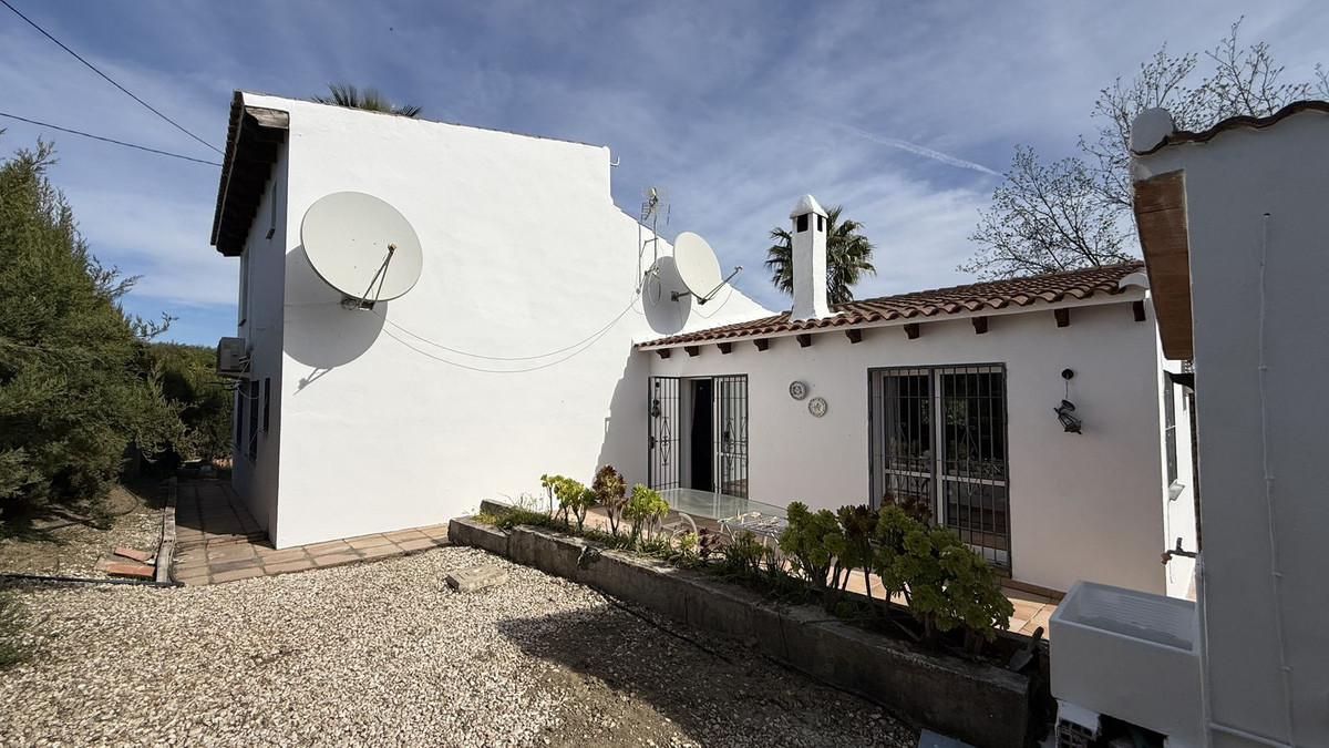 Finca for sale in Coín