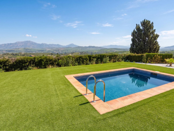 Finca for sale in Coín