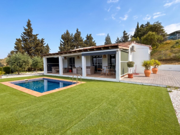 Finca for sale in Coín
