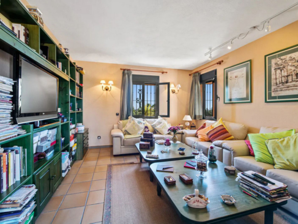 Finca for sale in Estepona