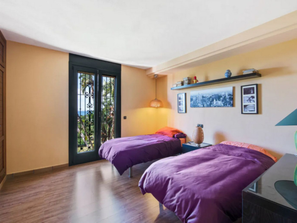 Finca for sale in Estepona