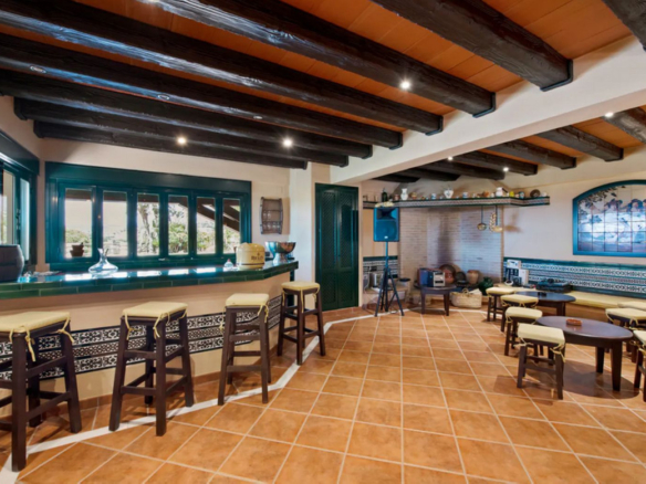 Finca for sale in Estepona