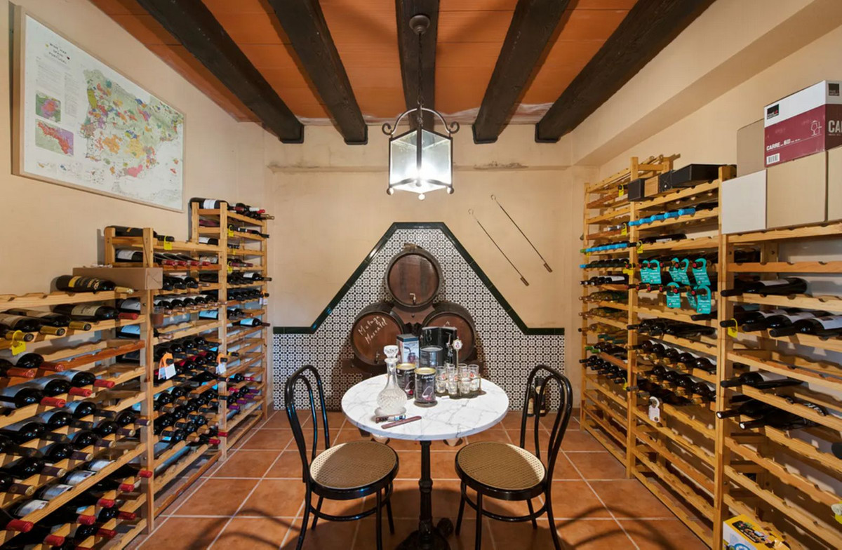Finca for sale in Estepona