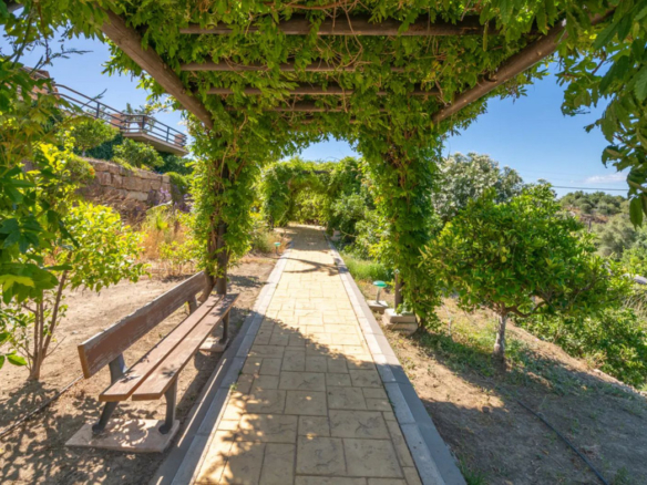 Finca for sale in Estepona