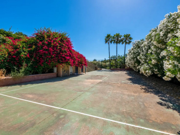 Finca for sale in Estepona