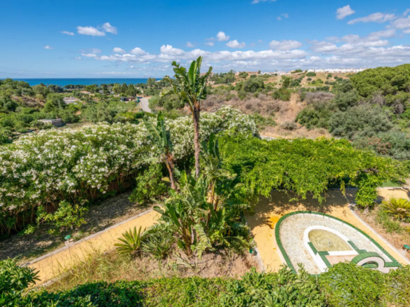 Finca for sale in Estepona