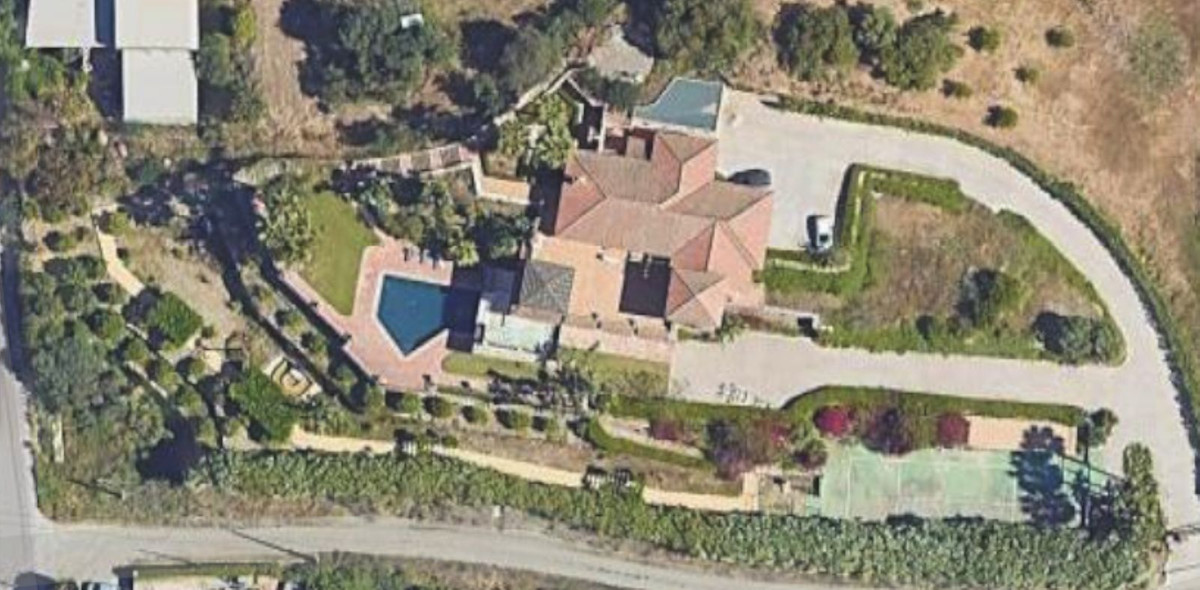 Finca for sale in Estepona