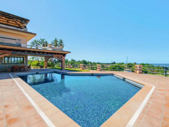 Finca for sale in Estepona