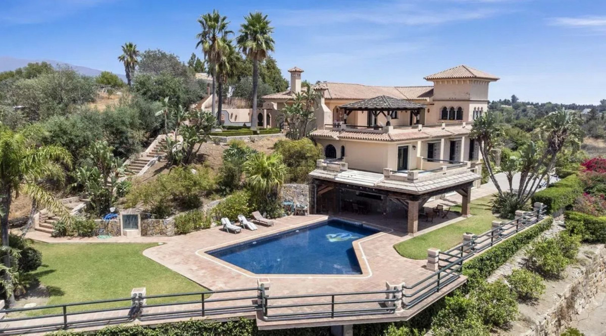 Finca-in-Estepona-Ref-R5366632 Finca for sale in Estepona