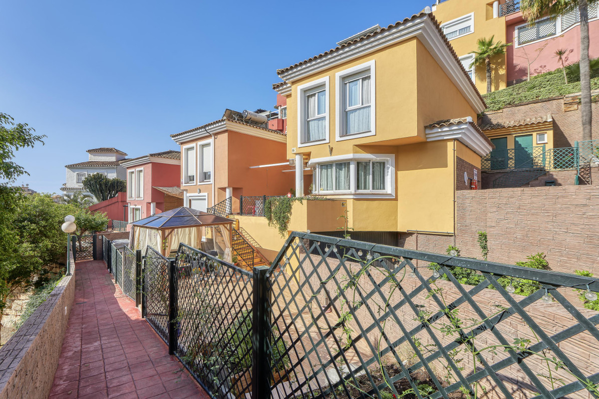 Semi-Detached-House-in-Benalmadena-Ref-R5311252 Semi-Detached House for sale in Benalmadena