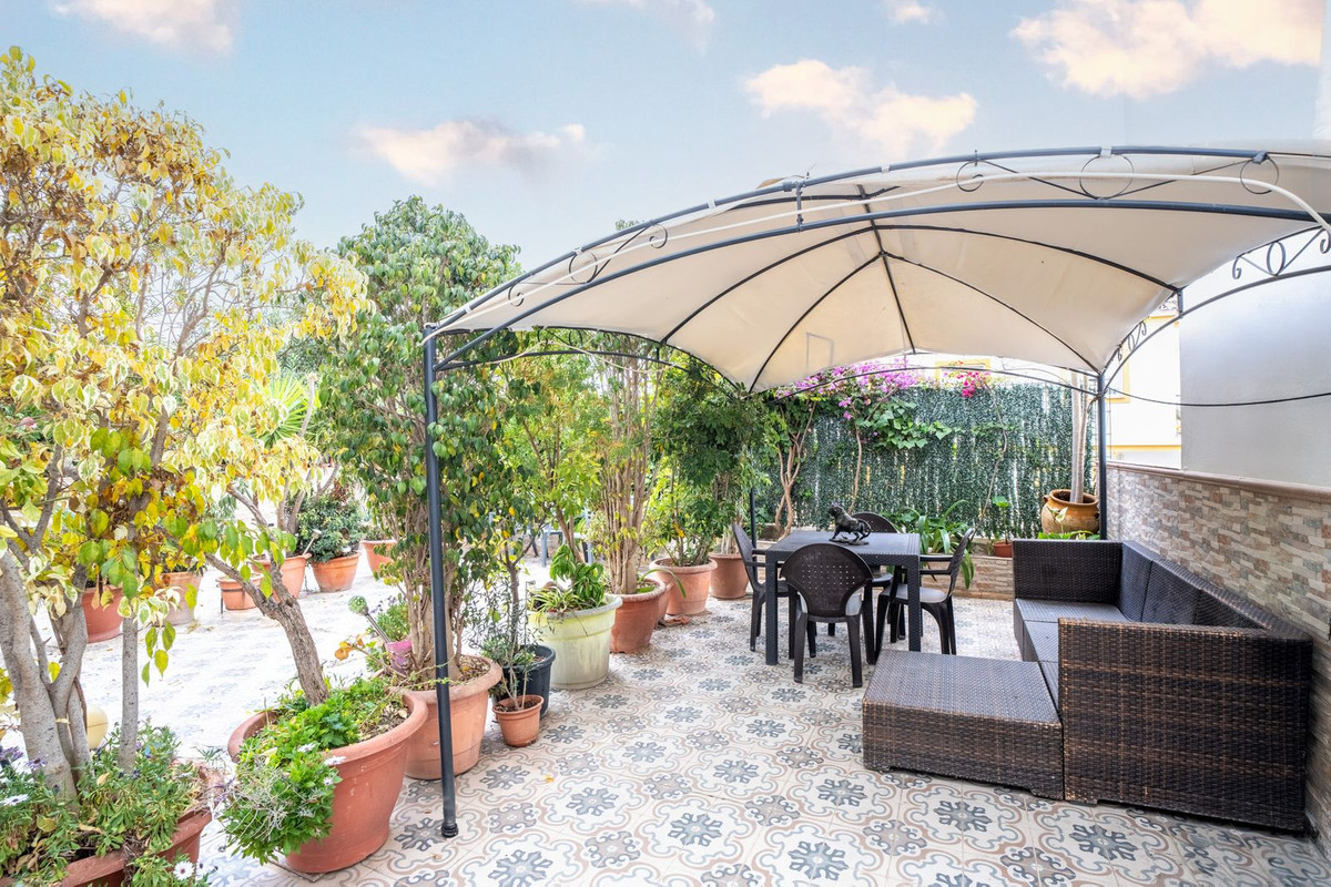 Semi-Detached House for sale in Estepona