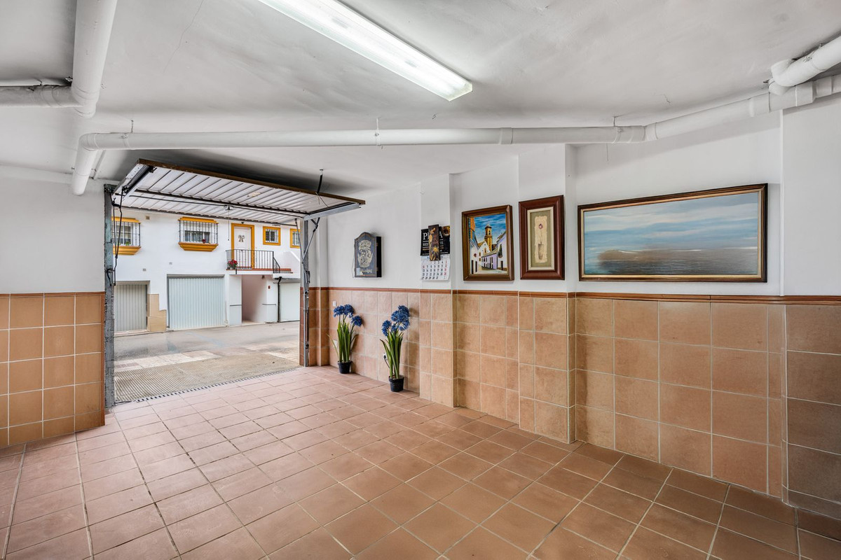 Semi-Detached House for sale in Estepona