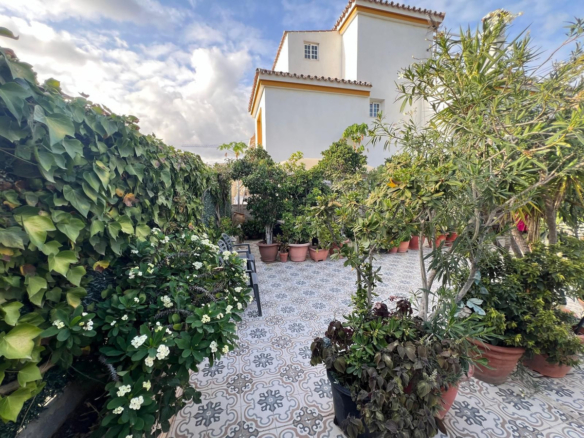 Semi-Detached House for sale in Estepona
