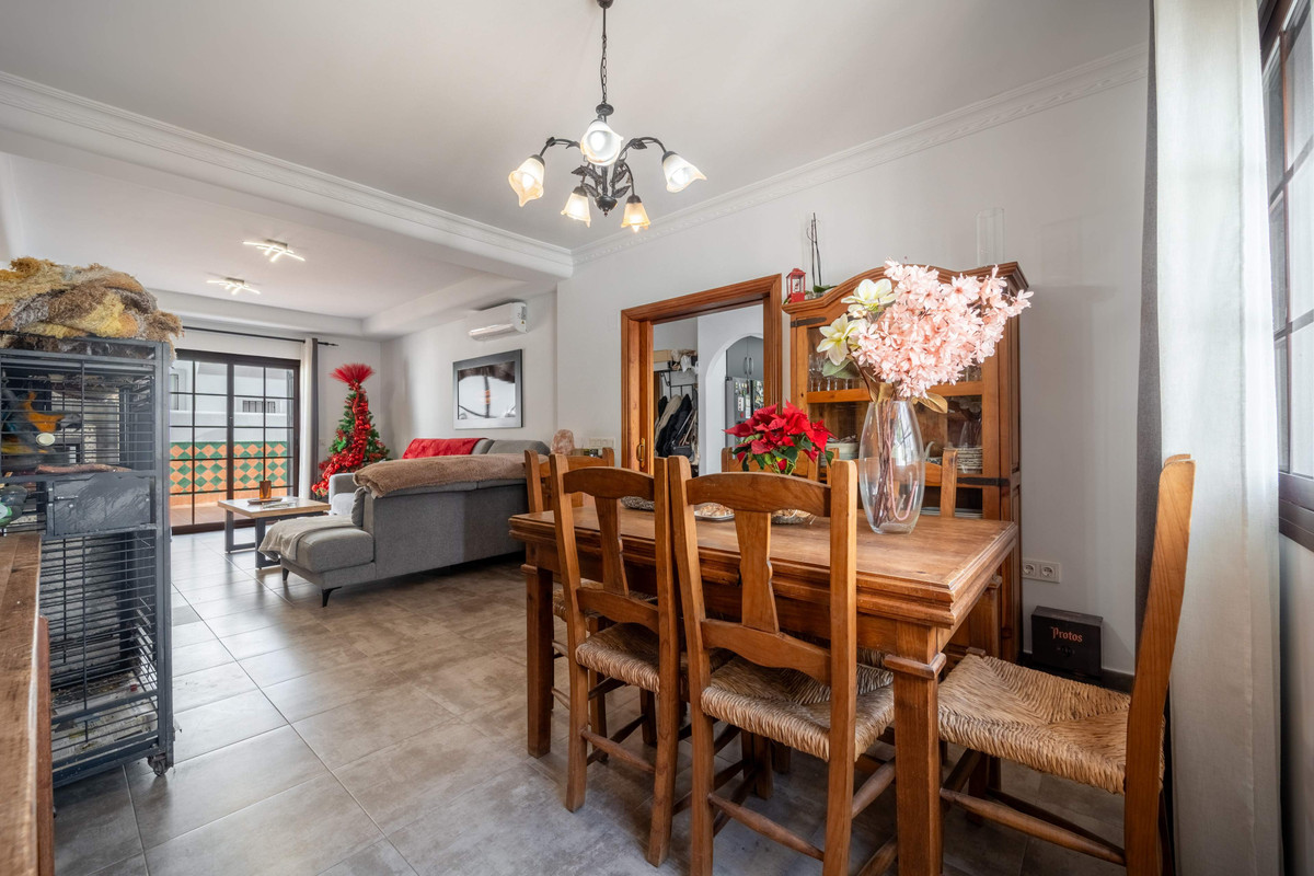 Semi-Detached House for sale in Estepona