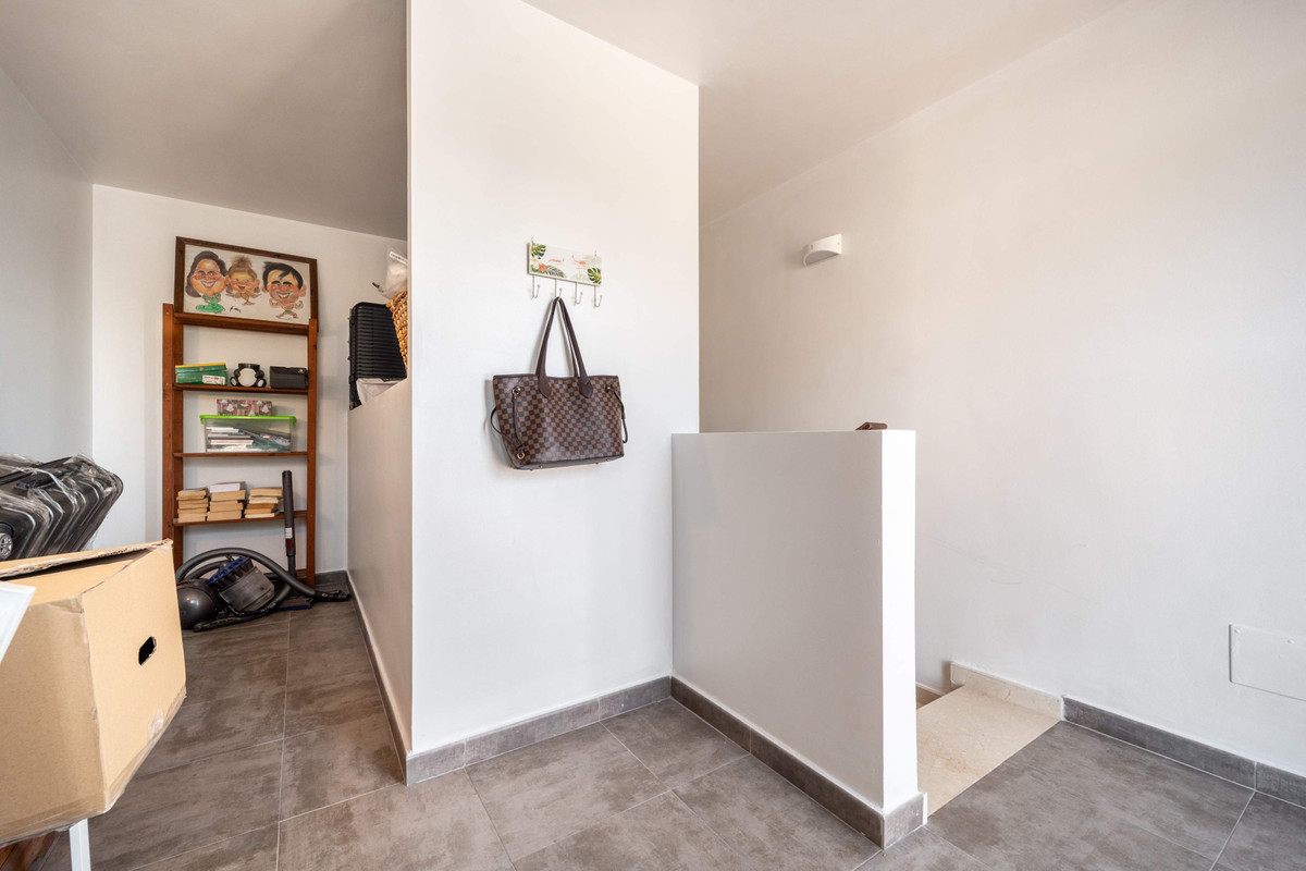 Semi-Detached House for sale in Estepona