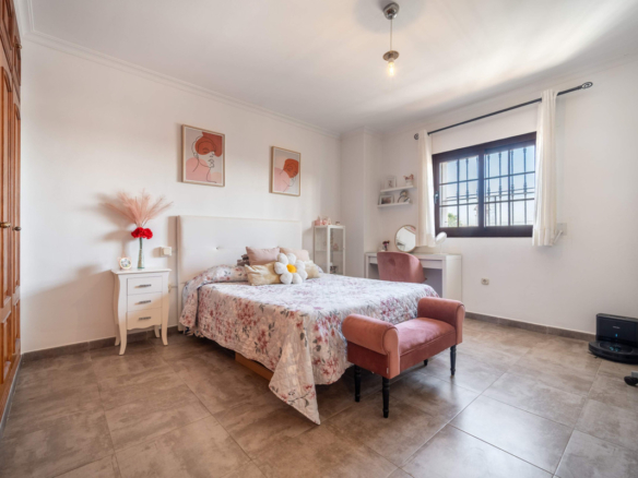 Semi-Detached House for sale in Estepona