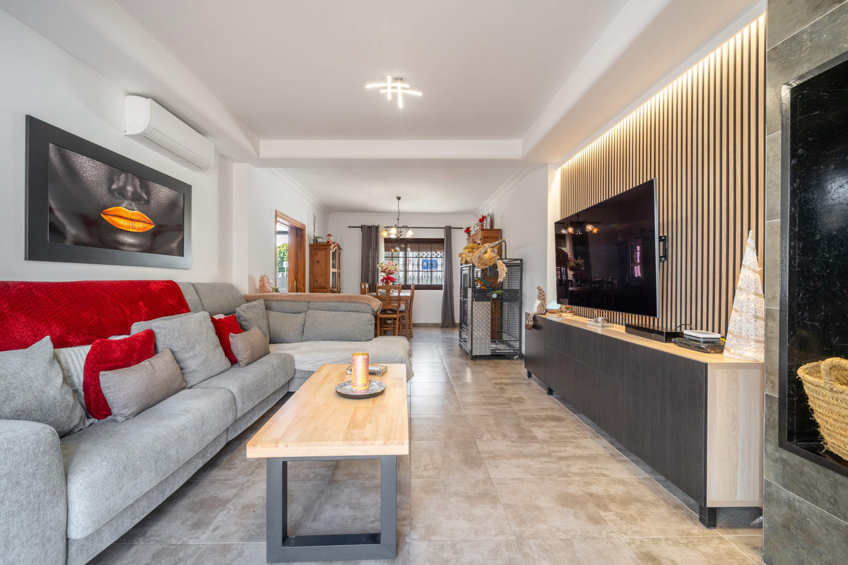 Semi-Detached House for sale in Estepona